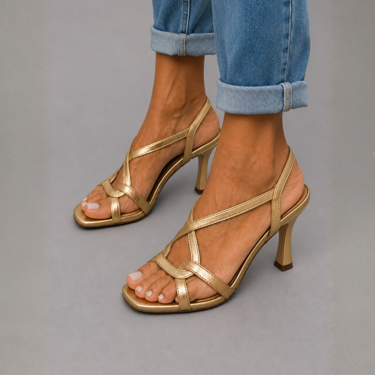 Liliana | Sandalias doradas de tacón