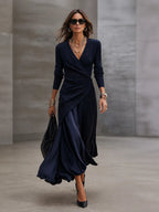 Loredana | Vestido Maxi Asimétrico con Escote en V y Paneles de Satén Azul Marino