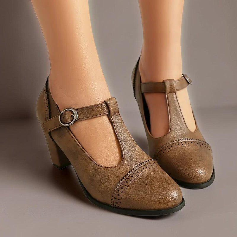 Sandrine | Zapatos de salón calados con tira en T